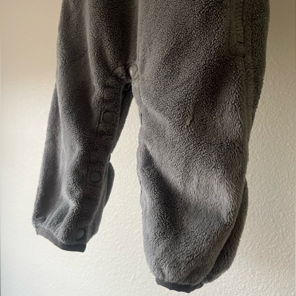 The North Face gray babies fleece. - Picture 5 of 6
